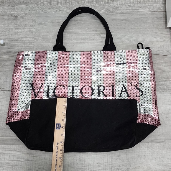 M.016- Victoria's Secret sequin striped tote bag. - Picture 8 of 8